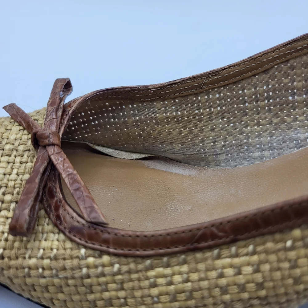 Stuart Weitzman Tan Weave Reptile Brown Trim Classic Feminine Kitten Heel - Picture 8 of 14